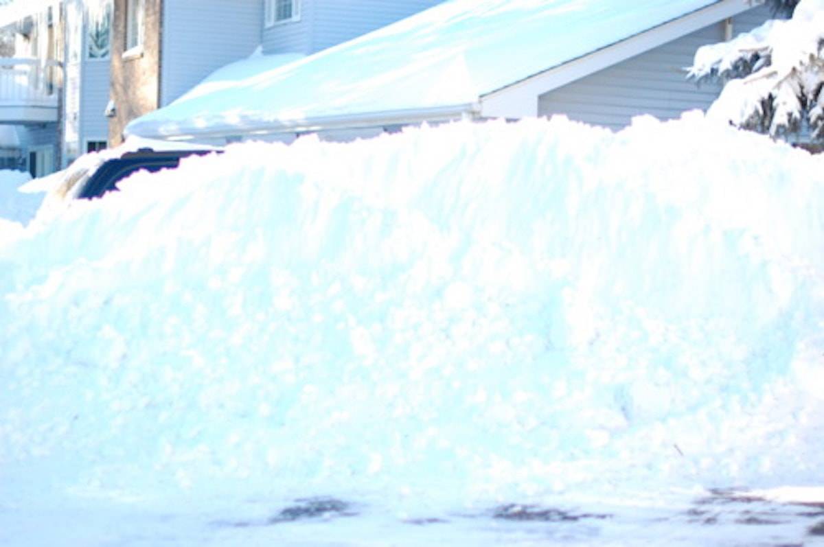 大白雪覆盖地面